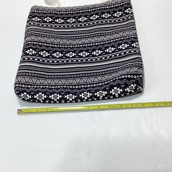 O-Kusarin Tribal Print Tote Bag - Picture 6 of 11